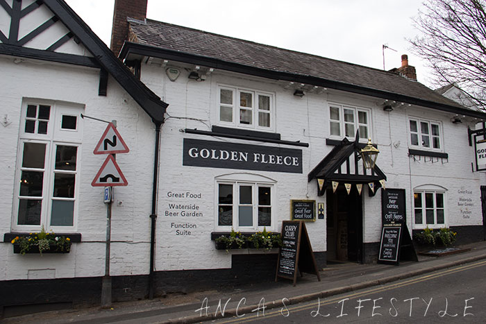 Pub in Lymm village Cheshire with terrace near the Bridgewater Canal