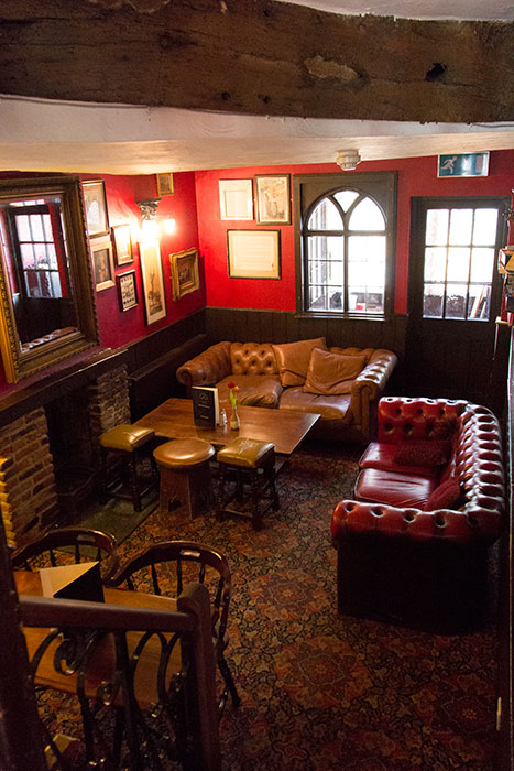 Ye Olde Fighting Cocks, interior room