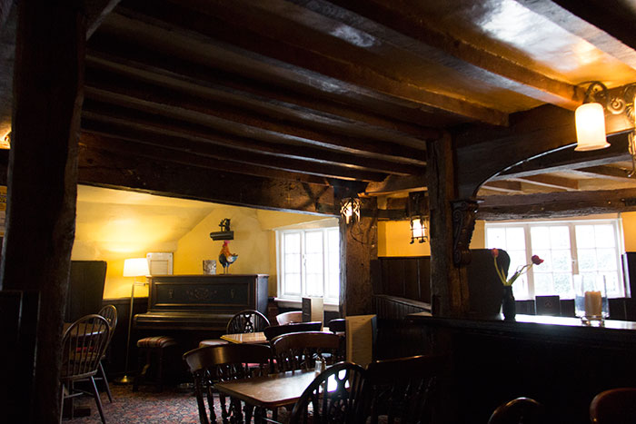 Ye Olde Fighting Cocks, interior