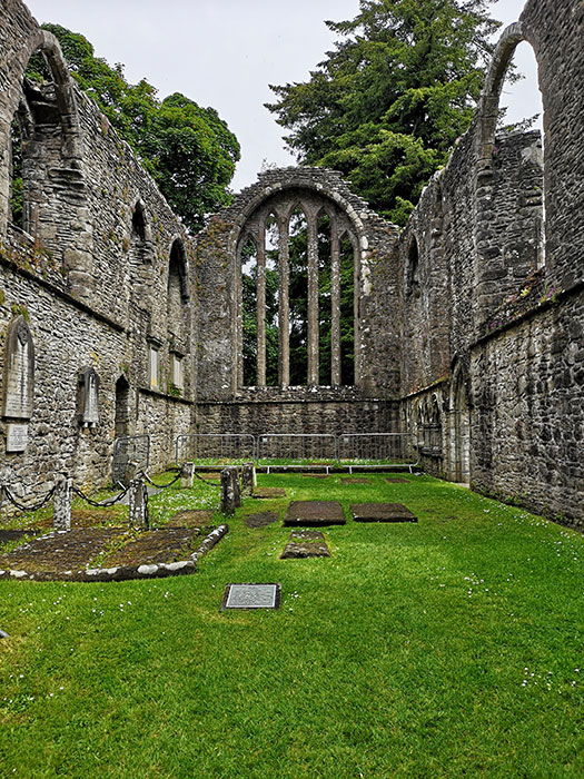 Inchmahome Priory. Ruins