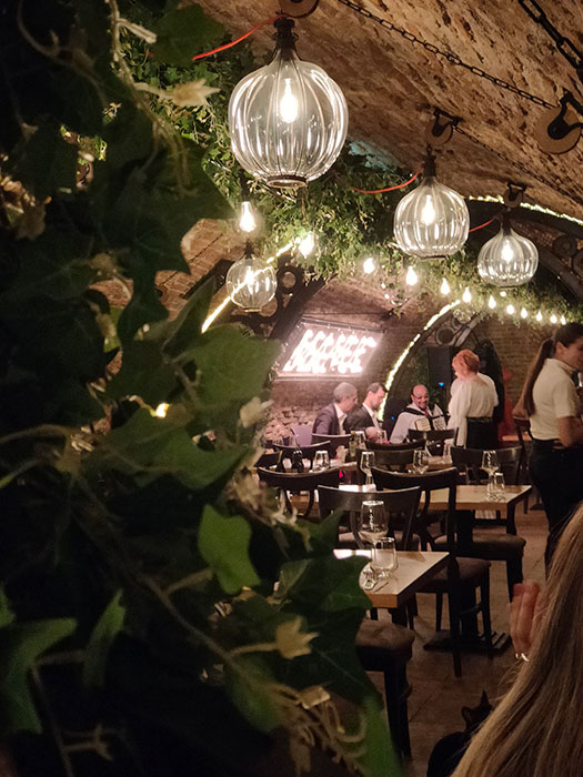 Hanul lui Manuc decor