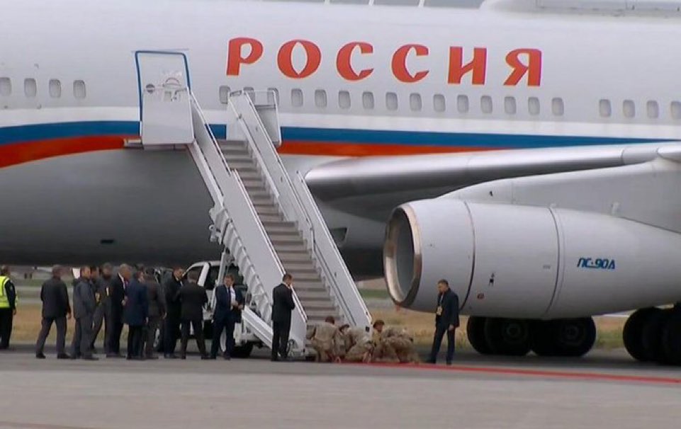 us troops arranging the red carpet for a war criminal